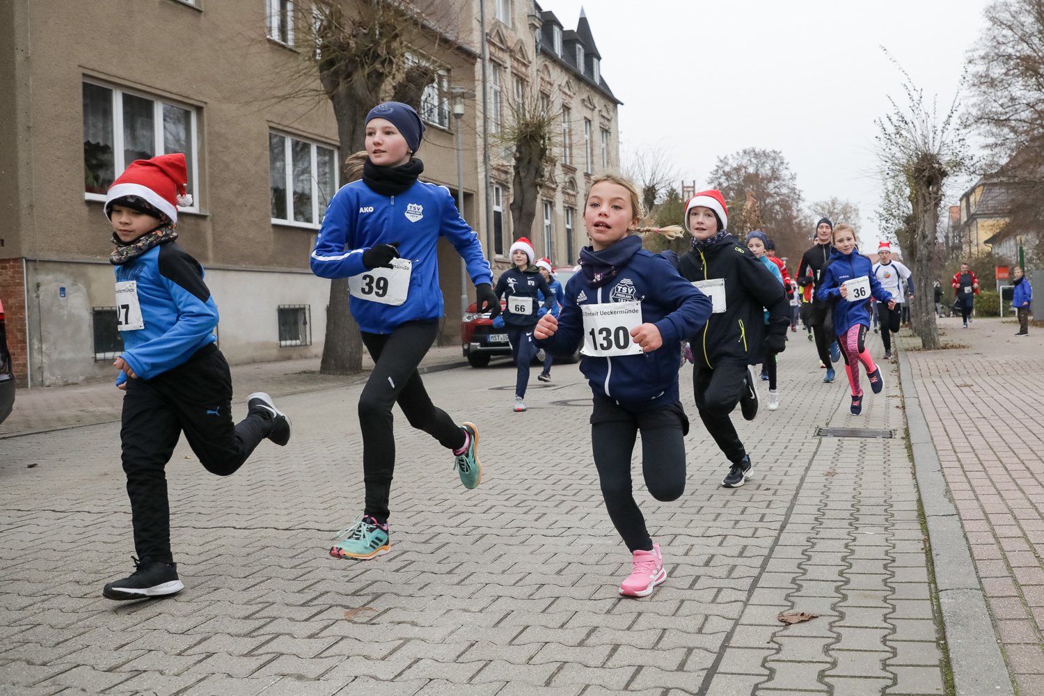 Laufserie endete mit Schnee beim Weihnachtslauf